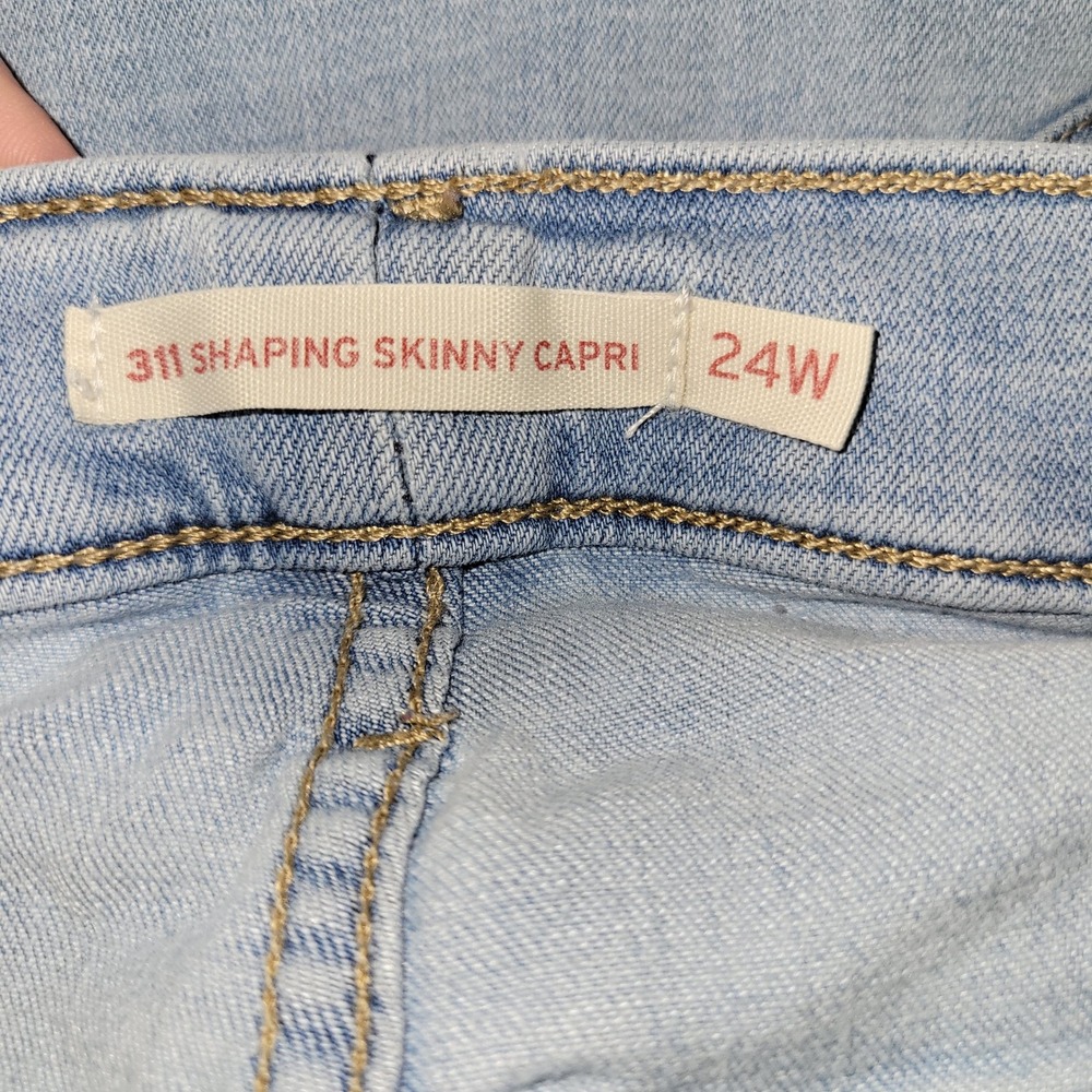 Levi Strauss & Co 311 Shaping Skinny Capri Womens 24W Light Blue Denim - Picture 7 of 10